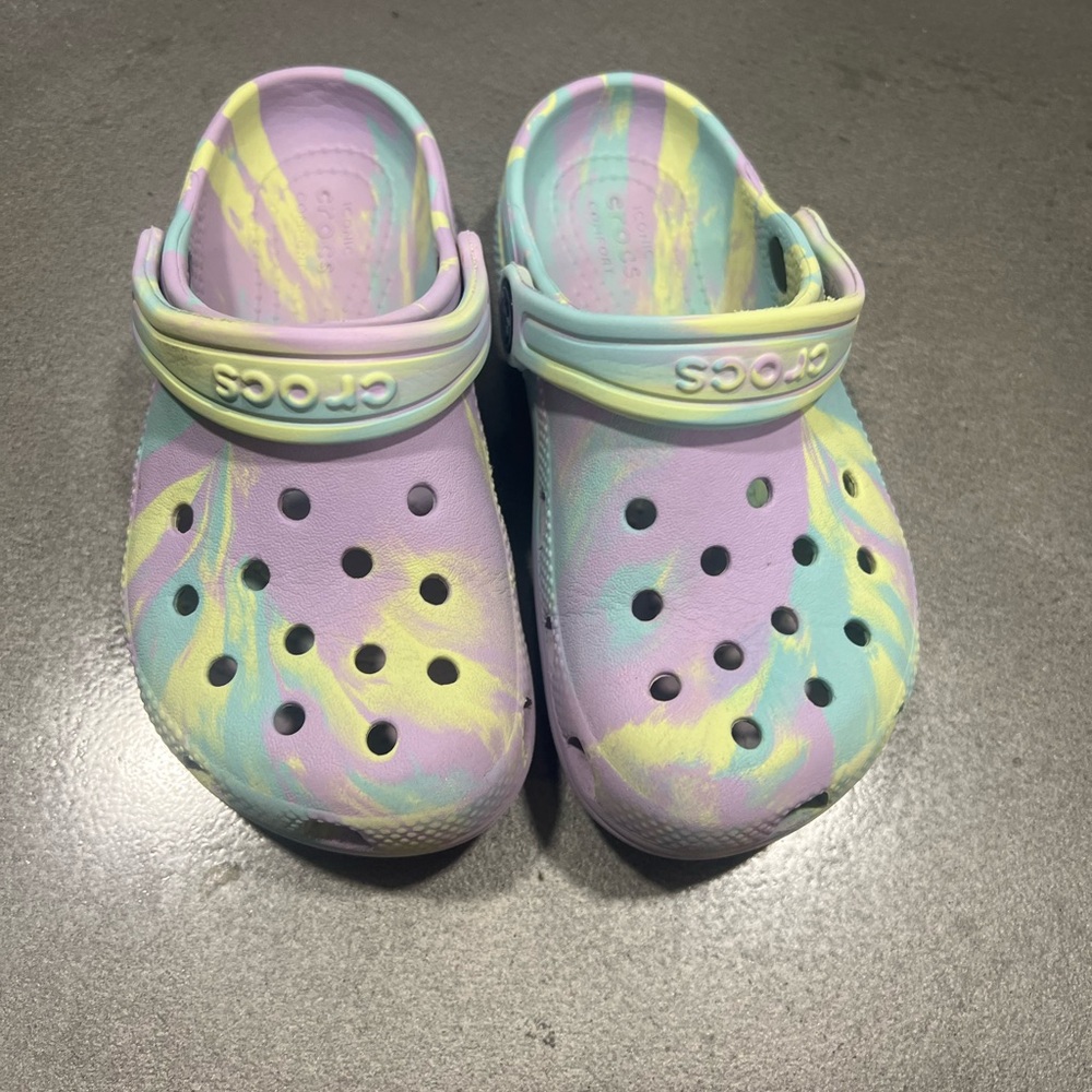 Toddler 11 crocs